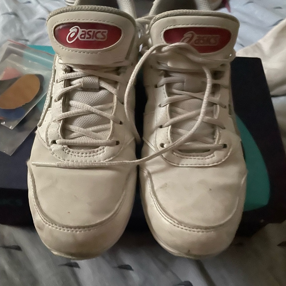 Asics cheer 8 tennis shoes